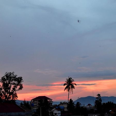 Bird'S Nest Hostel Kampot Exterior photo